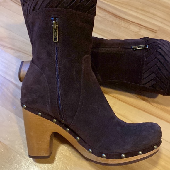 Like New UGG leather suede wooden heel boots, Women’s sized 9 - Picture 4 of 8